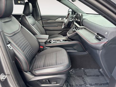 Used 2025 Ford Explorer ST-Line w/ ST-Line Street Pack image 10