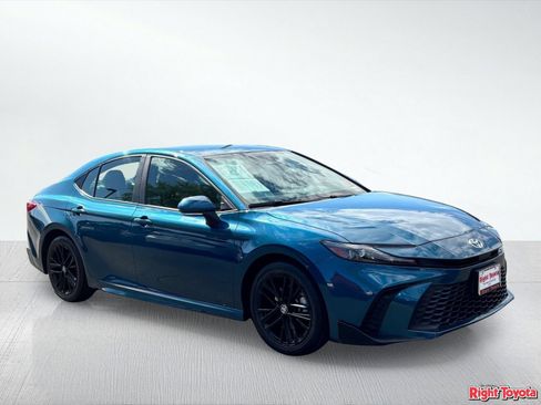 Used 2025 Toyota Camry SE FWD image 8