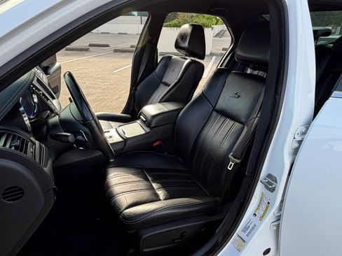Used 2013 Chrysler 300 S RWD image 38