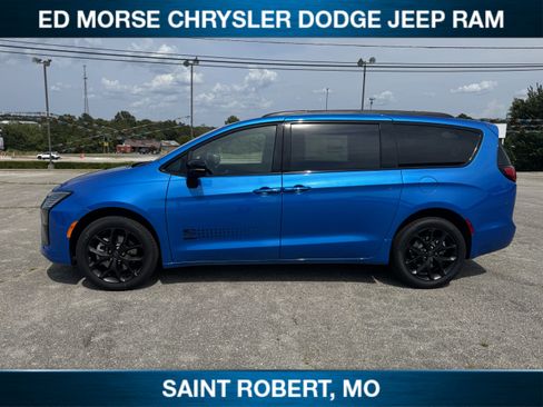 New 2027 Chrysler Pacifica Select AWD/4WD image 8