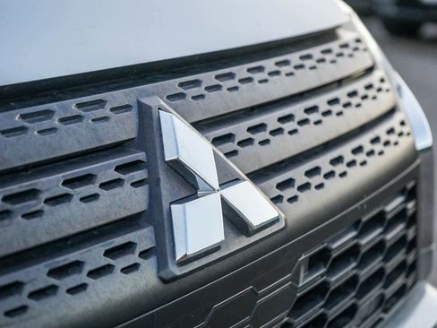 Used 2023 Mitsubishi Eclipse Cross SE image 11