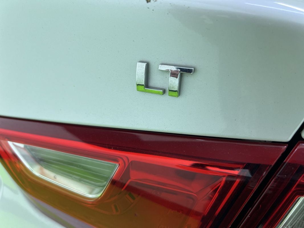 Used 2017 Chevrolet Malibu LT FWD image 14