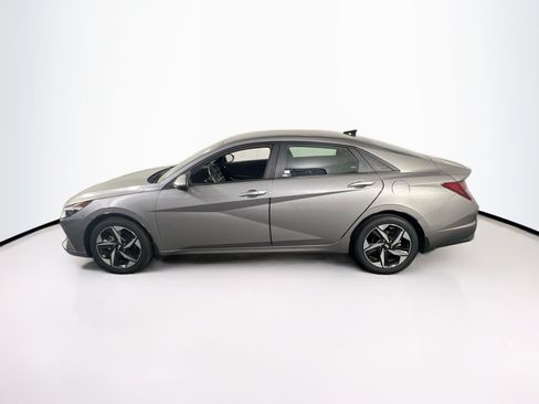 Used 2023 Hyundai Elantra SEL w/ Convenience Package FWD image 8