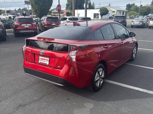 Used 2018 Toyota Prius Two image 6