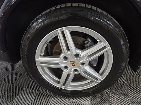 Used 2017 Porsche Cayenne Platinum Edition AWD/4WD image 14
