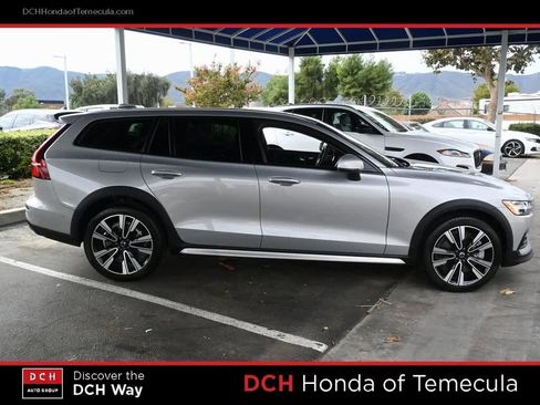 Used 2024 Volvo V60 B5 Cross Country Ultimate image 5