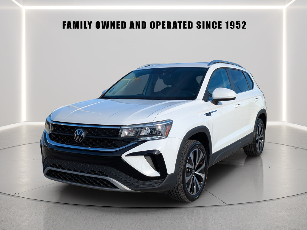 Certified 2023 Volkswagen Taos SE w/ Panoramic Sunroof Package FWD image 2