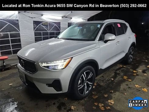 Used 2024 Volvo XC40 B5 Core image 3