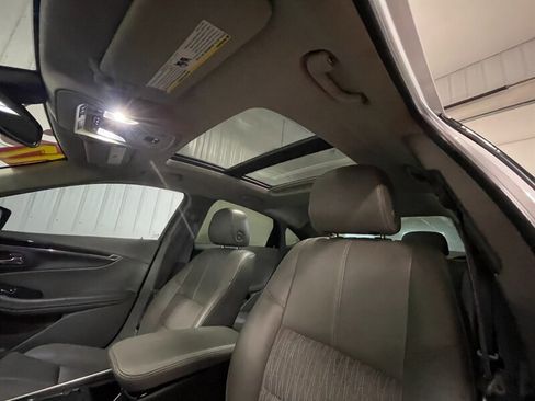 Used 2017 Chevrolet Impala LT w/ Convenience Package image 21