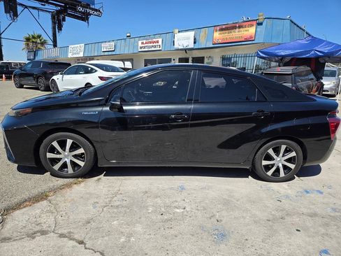 Used 2018 Toyota Mirai FWD image 11