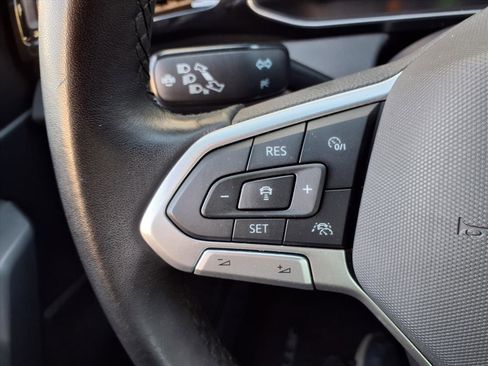 Used 2025 Volkswagen Jetta Sport image 11