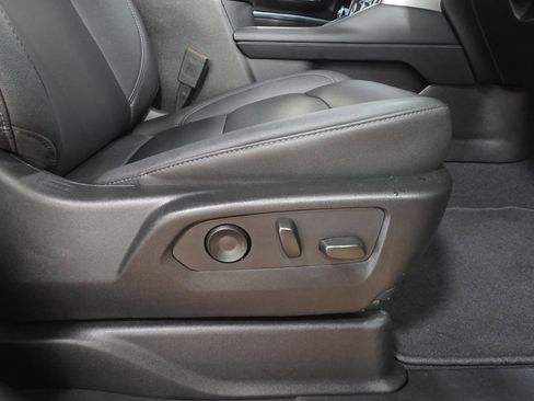 Used 2023 Chevrolet Tahoe Z71 w/ Luxury Package image 16