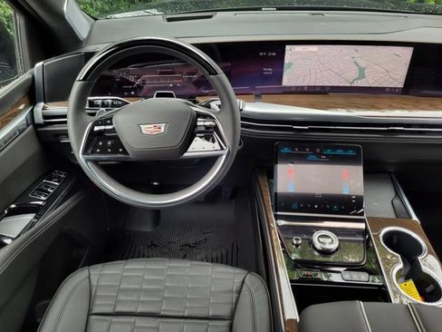New 2026 Cadillac Escalade ESV Platinum Sport w/ LPO, ONYX Package AWD/4WD image 11
