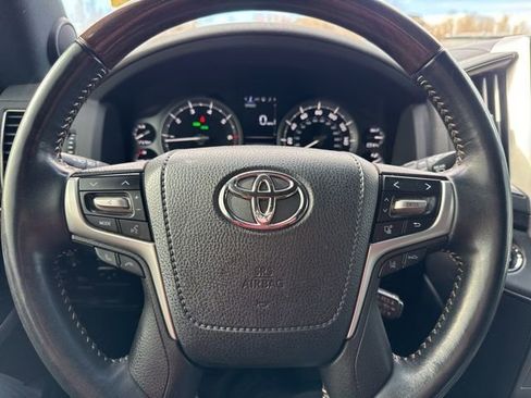 Used 2021 Toyota Land Cruiser Heritage Edition image 17