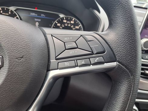 Used 2025 Nissan Altima 2.5 SV FWD image 23