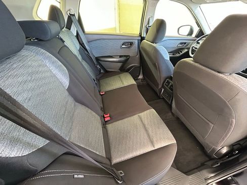 Used 2023 Nissan Rogue SV image 19