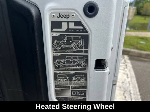 Used 2020 Jeep Wrangler Unlimited Sahara w/ LED Lighting Group AWD/4WD image 12