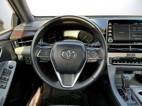 Used 2019 Toyota Avalon XLE image 10