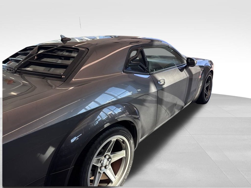 Used 2015 Dodge Challenger SRT w/ Technology Group RWD image 9