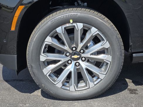 New 2026 Chevrolet Suburban High Country image 8