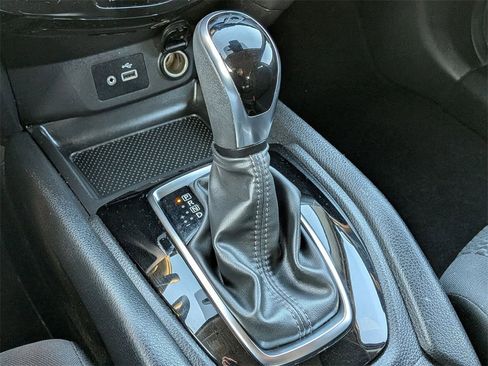 Used 2020 Nissan Rogue Sport S image 15