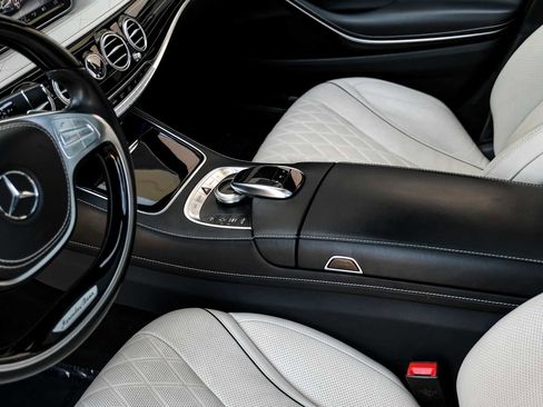 Used 2017 Mercedes-Benz S 550 Sedan image 27