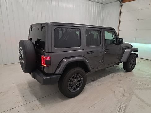 Used 2025 Jeep Wrangler Unlimited Sahara AWD/4WD image 6