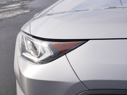 Used 2021 Toyota RAV4 XLE image 17