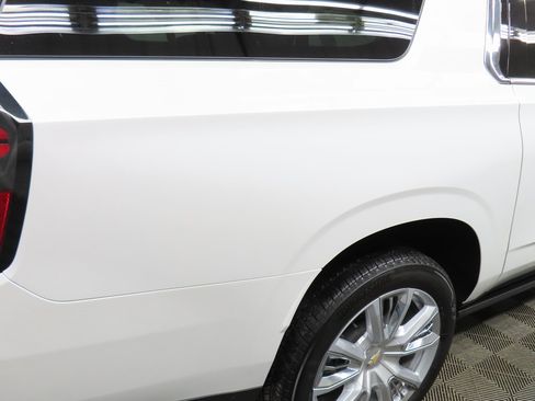 Used 2024 Chevrolet Suburban High Country image 36