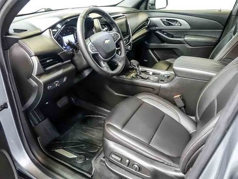 Used 2023 Chevrolet Traverse LT w/ LT Premium Package AWD/4WD image 14