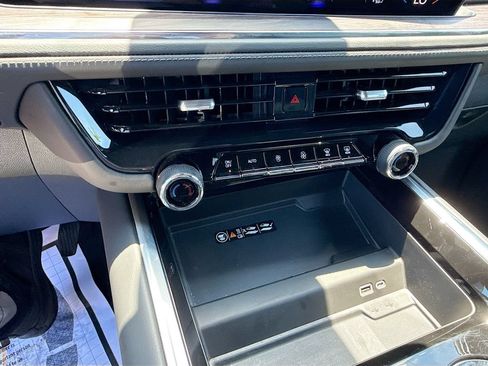 Used 2025 Chevrolet Tahoe LT RWD image 17