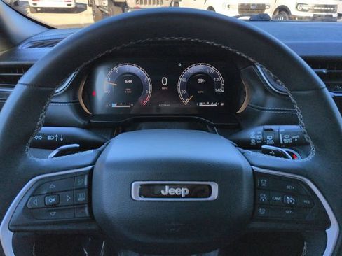 Used 2024 Jeep Grand Cherokee L Laredo image 28