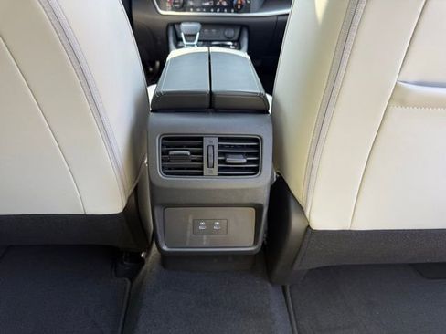 Used 2024 Nissan Rogue SV w/ SV Premium Package image 26