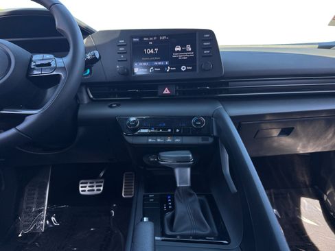 Used 2025 Hyundai Elantra Sport FWD image 11
