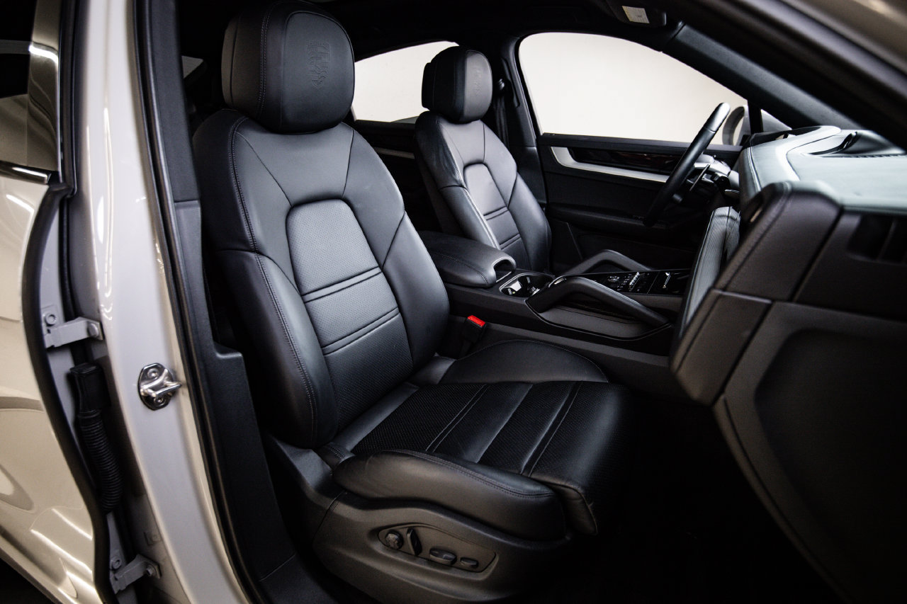 Certified 2024 Porsche Cayenne Coupe AWD/4WD image 29