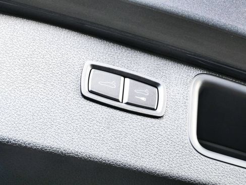 New 2026 Porsche Macan Turbo AWD/4WD image 33