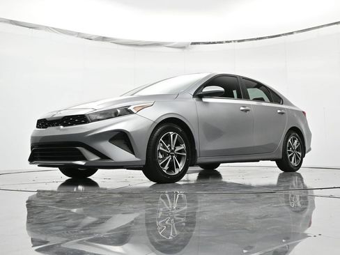 Used 2023 Kia Forte LXS image 33