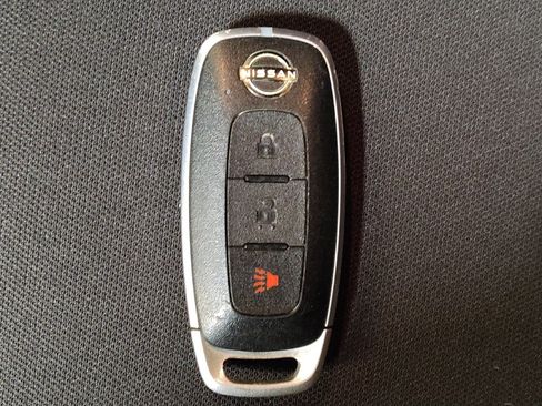 Used 2023 Nissan Rogue S image 32