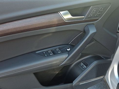 Used 2023 Audi Q5 e Premium Plus w/ Premium Plus Package image 12