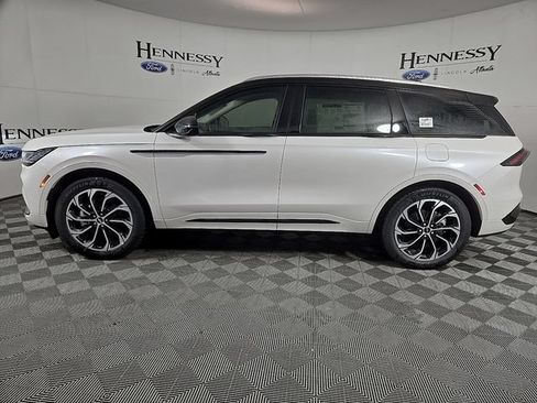 Used 2026 Lincoln Nautilus Reserve AWD/4WD image 7