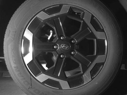 Used 2025 Hyundai Santa Fe SEL FWD image 15