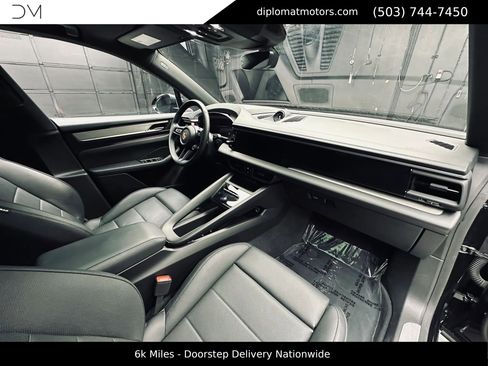 Used 2024 Porsche Macan 4 Electric w/ Premium Package AWD/4WD image 18