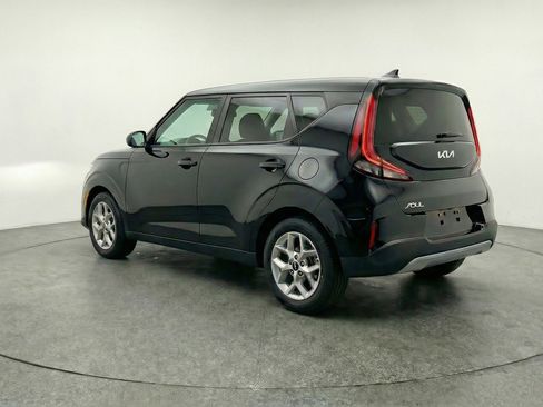 Used 2025 Kia Soul LX w/ LX Technology Package FWD image 6