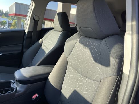 Certified 2025 Toyota RAV4 XLE AWD/4WD image 17