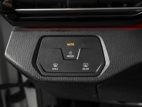 Used 2023 Volkswagen ID.4 Pro image 27