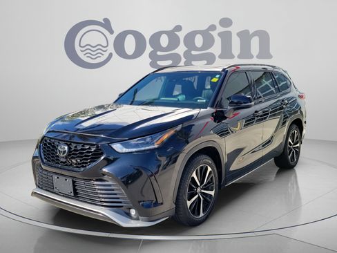 Used 2022 Toyota Highlander XSE AWD/4WD image 1