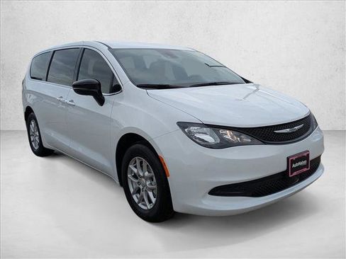 New 2026 Chrysler Voyager LX image 3