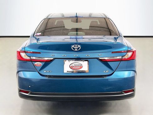 Used 2025 Toyota Camry LE w/ Convenience Package FWD image 5