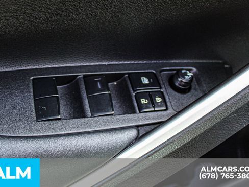 Used 2026 Toyota Corolla Cross XLE FWD image 38