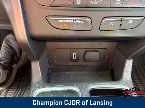 Used 2017 Ford Escape SE w/ Equipment Group 201A FWD image 24
